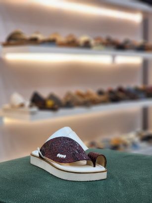 صورة شرقي جلد تمساح مديل